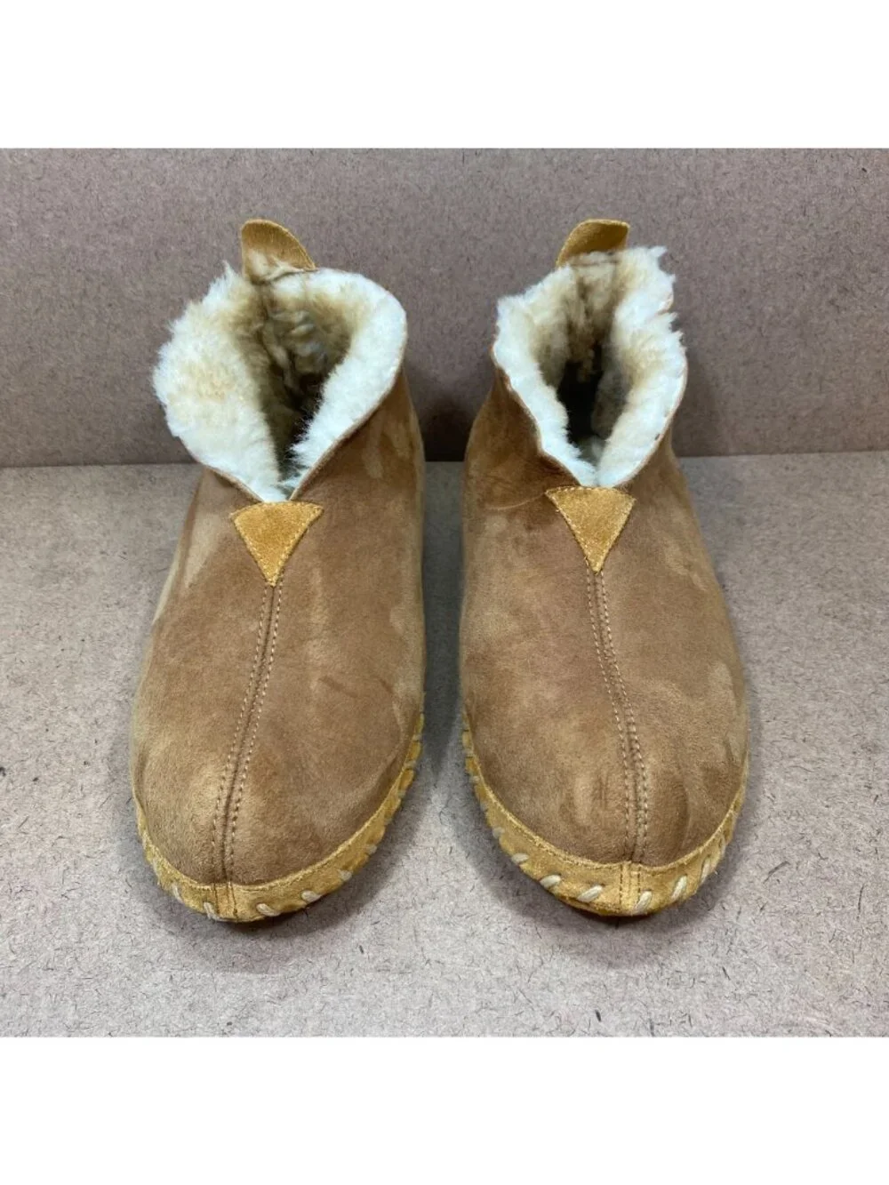 L.L.Bean Mens Wicked Good Lodge Chukkas Shearling-Lined Suede SZ 11 Tan Slippers